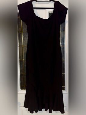 Pre-Loved Black Strapless Women’s Dress with Flared Hem